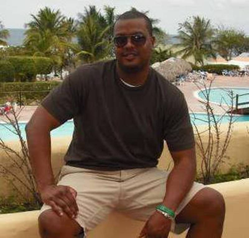 Date this sultry United States man Amnalehu from St. Louis US16346