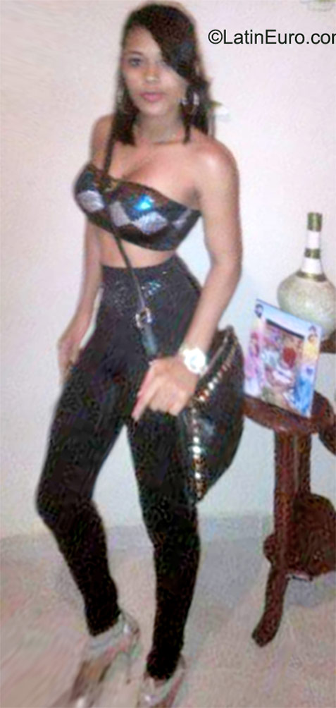 Date this funny Dominican Republic girl Leidy from San Francisco de Macoris DO22845