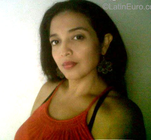 Date this lovely Colombia girl Lucia from Cali CO17806