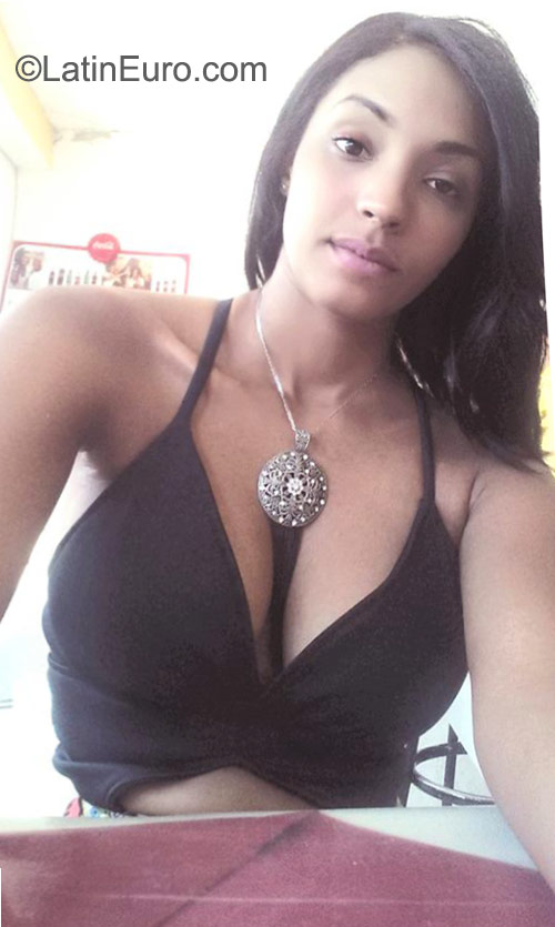 Date this georgeous Dominican Republic girl Carlina from San francisco de macoris DO22883