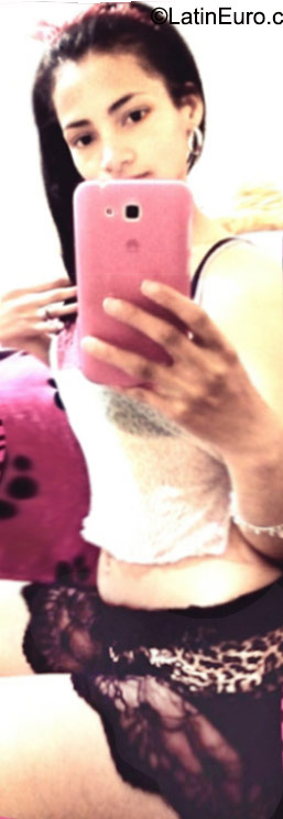 Date this good-looking Colombia girl Lolly from Bogota CO17820