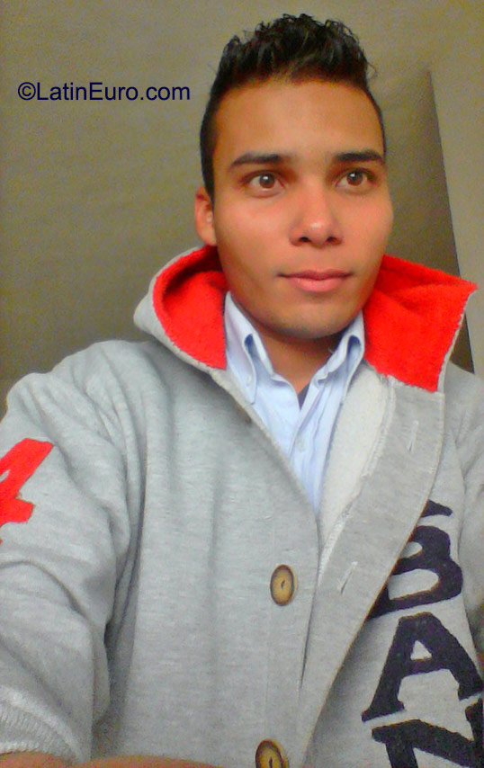 Date this beautiful Colombia man Carlos from Bogota CO17831