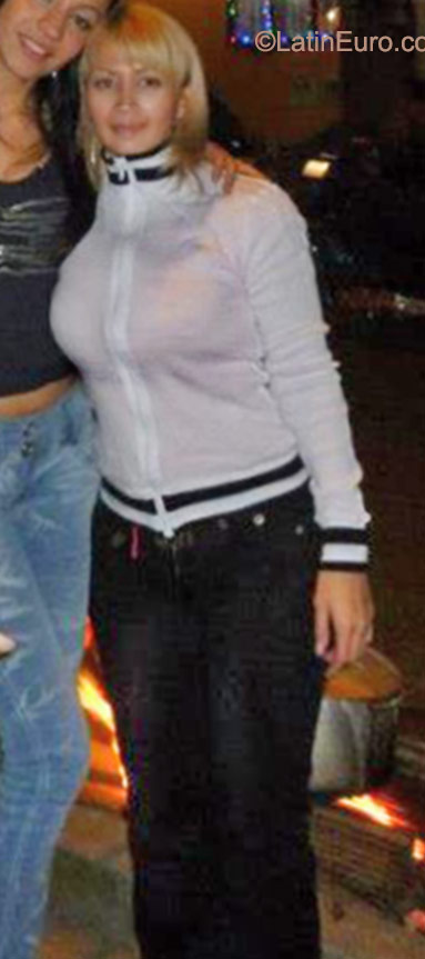 Date this beautiful Colombia girl Oliva from Medellin CO17840