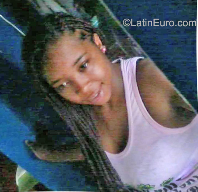 Date this attractive Colombia girl Arnet from Bogota CO17857