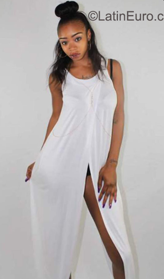 Date this nice looking United States girl Roxy from Marietta US16387