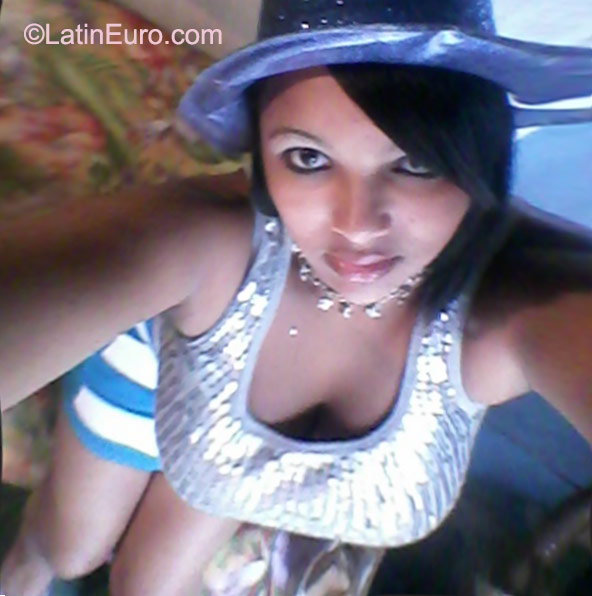 Date this charming Dominican Republic girl Yasneski from La Vega DO22994