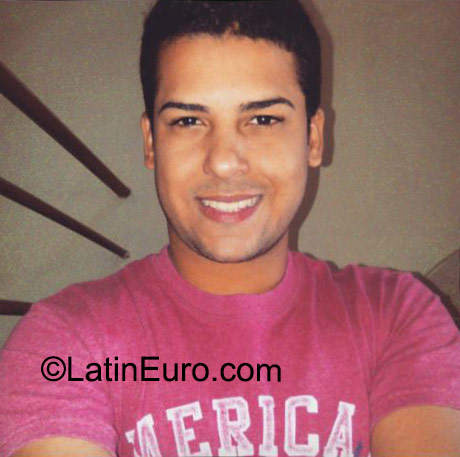 Date this nice looking Dominican Republic man Leury from Santo Domingo DO23007