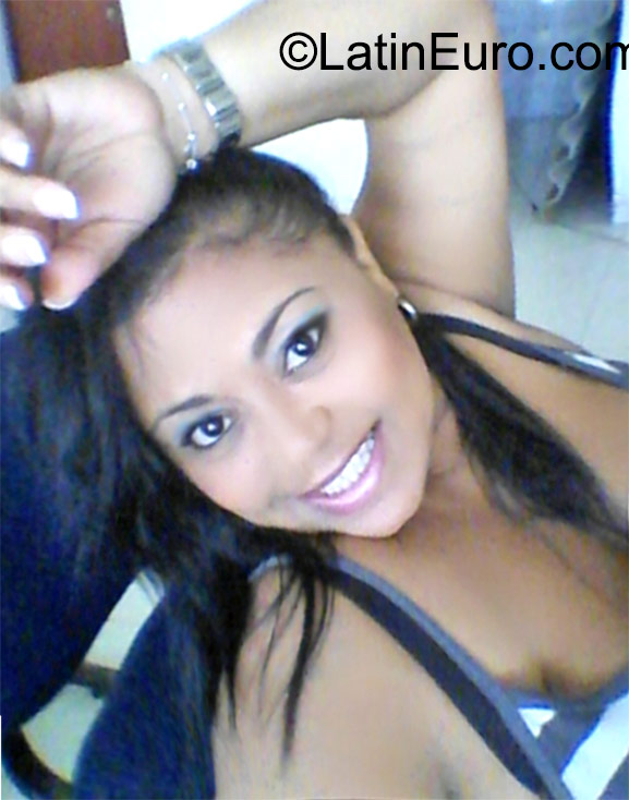 Date this fun Colombia girl Yenis de la bar from Cartagena CO17879