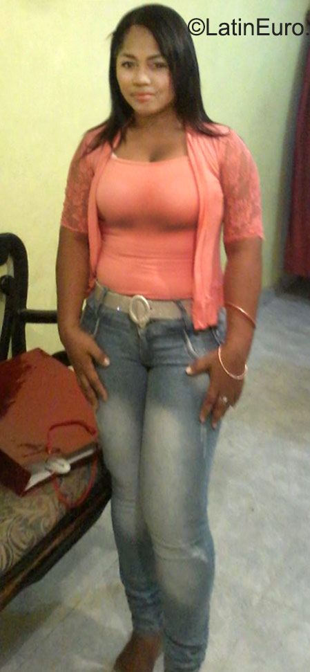 Date this happy Colombia girl Doly from Cartagena CO17880