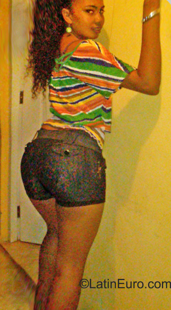 Date this sensual Dominican Republic girl Branda from Higuey DO23017