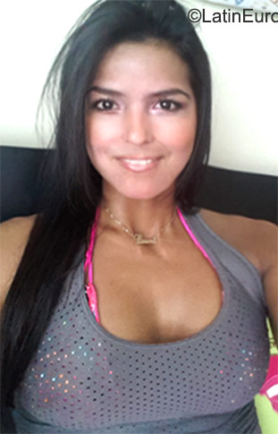 Date this good-looking Colombia girl Laura from Bogota CO17896