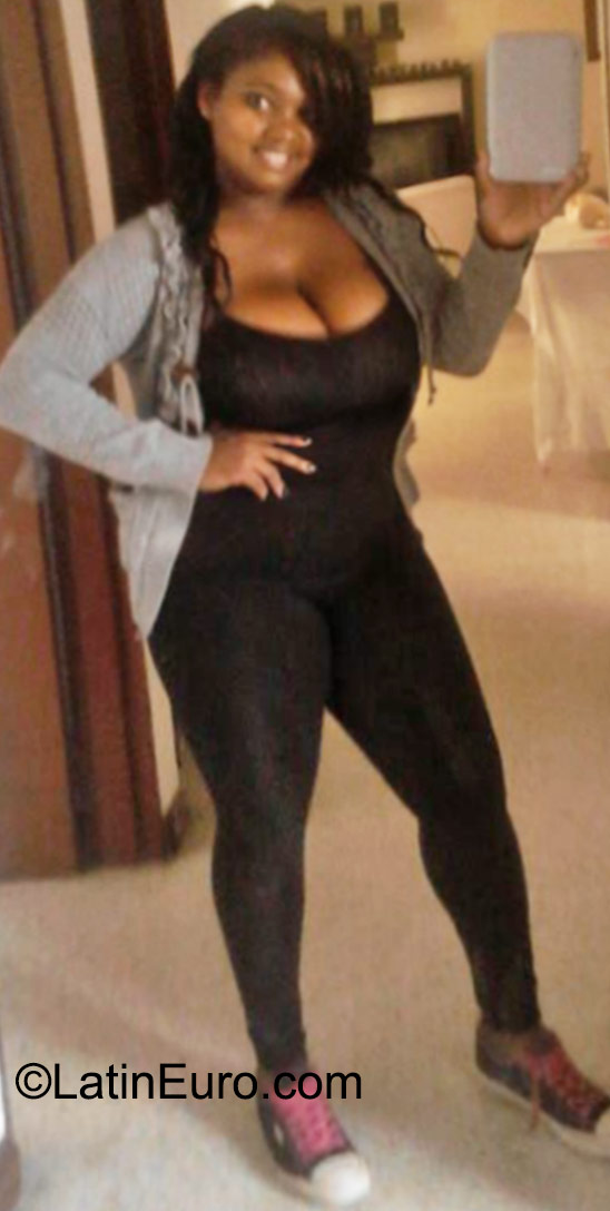 Date this voluptuous Colombia girl Mary from Cali CO17907
