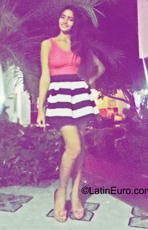 Date this cute Colombia girl Adriana from Barranquilla CO17914
