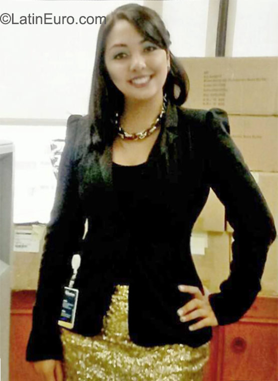 Date this good-looking Colombia girl Adriana from Bogota CO17916
