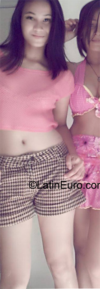 Date this funny Philippines girl Angelica from Manila PH810