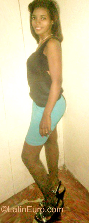 Date this sensual Dominican Republic girl Alexia from San Pedro de Macoris DO23072