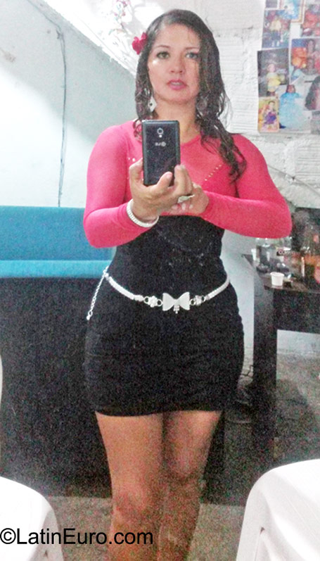 Date this hard body Colombia girl Nora from Cali CO17929
