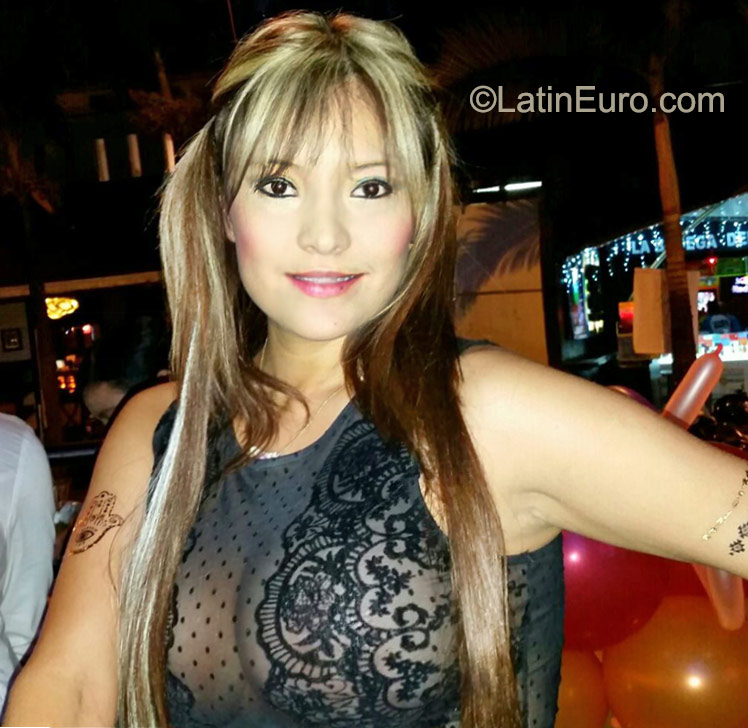 Date this sensual Colombia girl Andrea from Medellin CO17930
