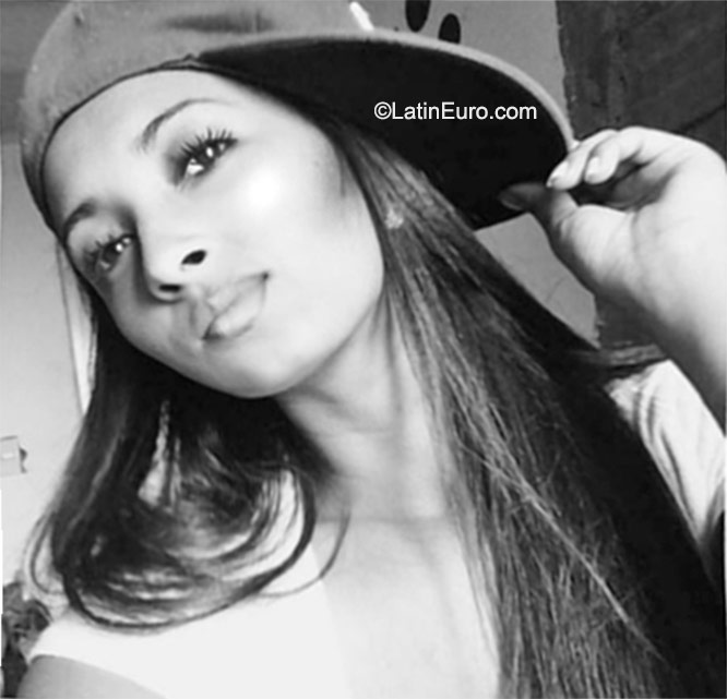 Date this good-looking Colombia girl Andrea from Medellin CO19714