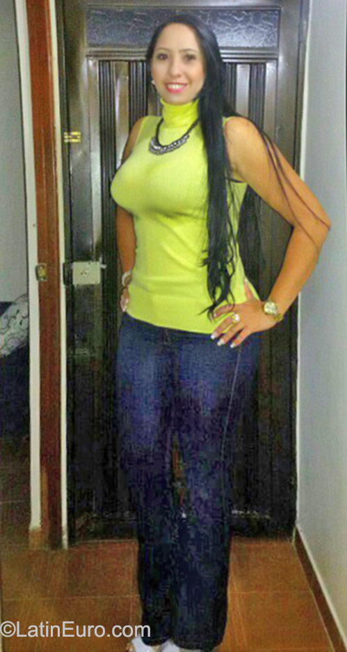 Date this good-looking Colombia girl Andrea from Medellin CO17942