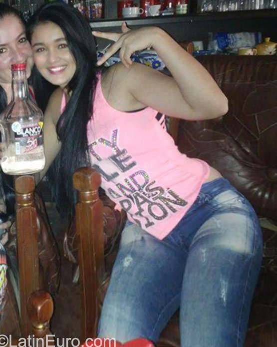 Date this charming Colombia girl Mary from Cali CO17946