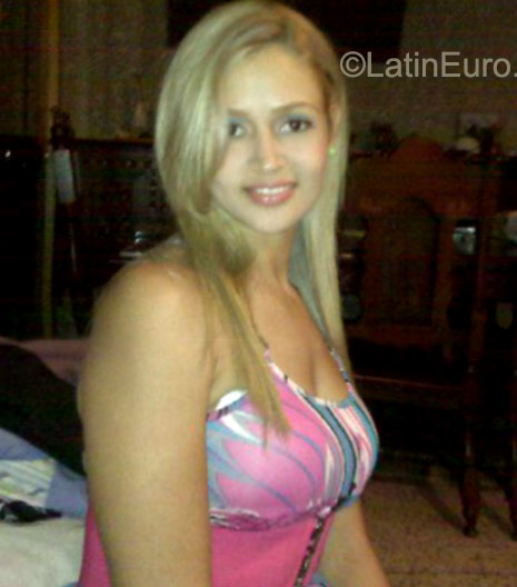 Date this happy Venezuela girl Bela from Guayana VE622