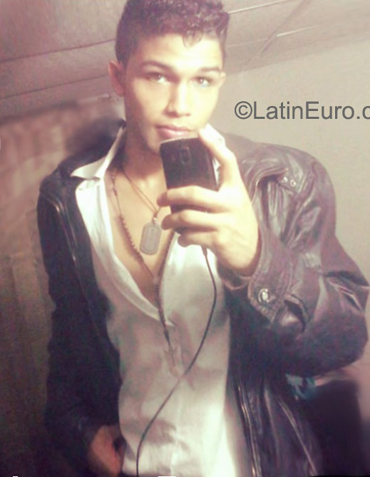 Date this beautiful Venezuela man Brian from Merida VE623
