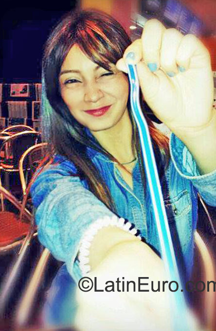 Date this georgeous Colombia girl Nadia from Bogota CO17962