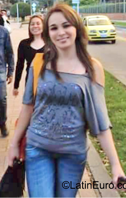 Date this tall Colombia girl Sandra from Bogota CO17965