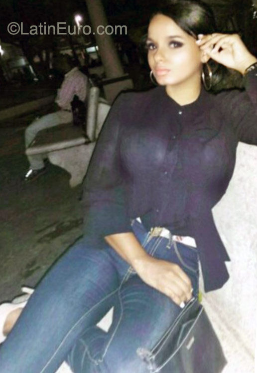 Date this gorgeous Dominican Republic girl Eva cristina from Nagua DO23145