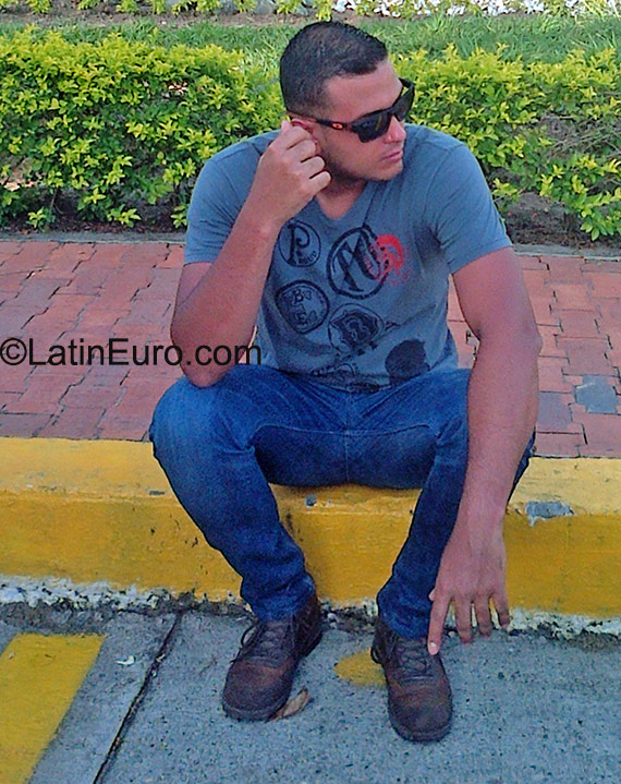 Date this happy Colombia man Alexander from Pereira CO17978