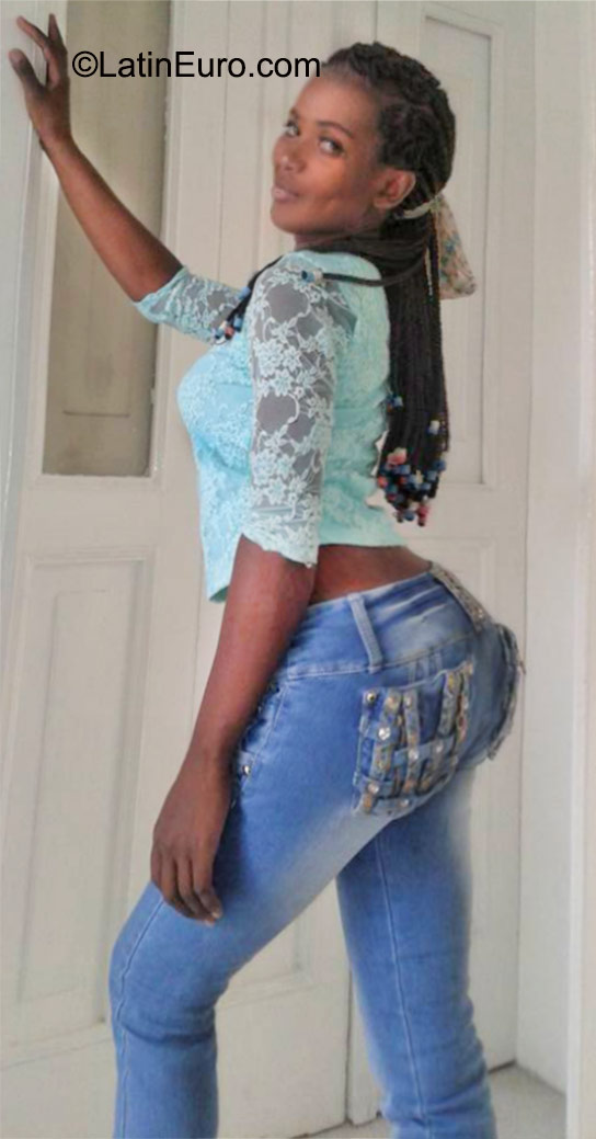 Date this voluptuous Colombia girl Amy from Medellin CO17988