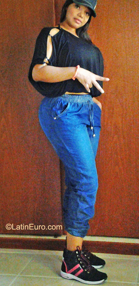 Date this fun Colombia girl Adilesi from Cali CO17998