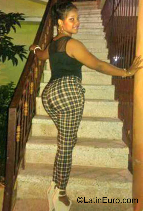 Date this gorgeous Dominican Republic girl Sara from Santo Domingo DO23240