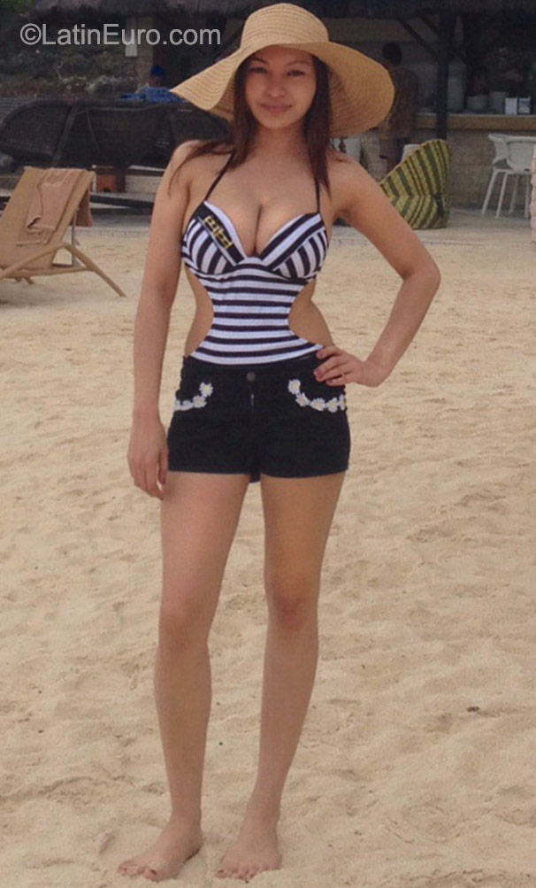 Date this attractive Philippines girl Myrnia from Cebu City PH818