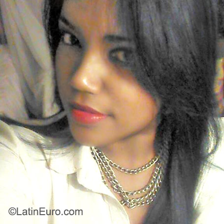 Date this pretty Dominican Republic girl Dary from Santo Domingo DO23289