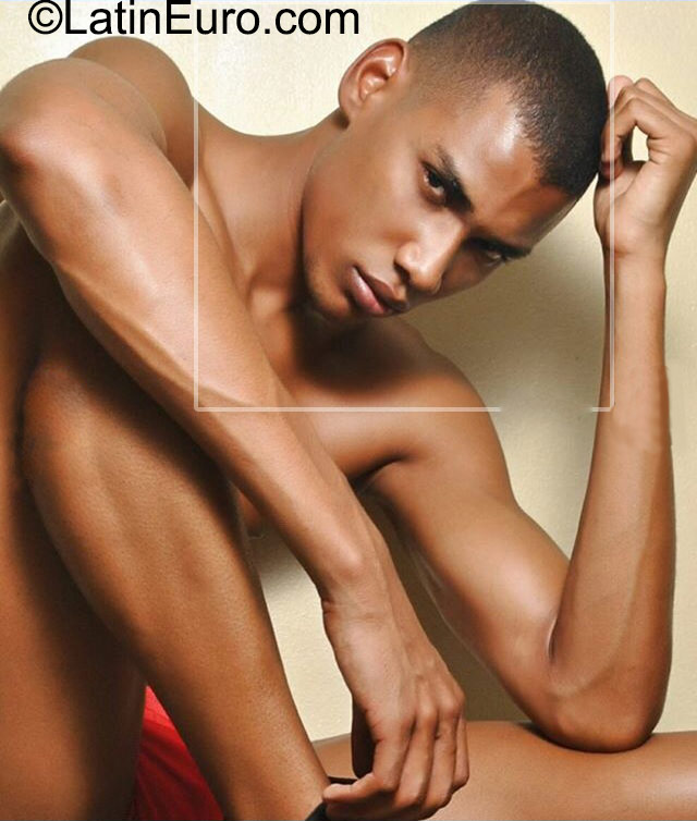 Date this good-looking Dominican Republic man Luis from Santo Domingo DO23300
