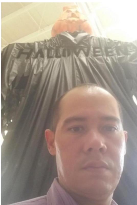 Date this beautiful Colombia man Roberto tapias from Barranquilla CO18080