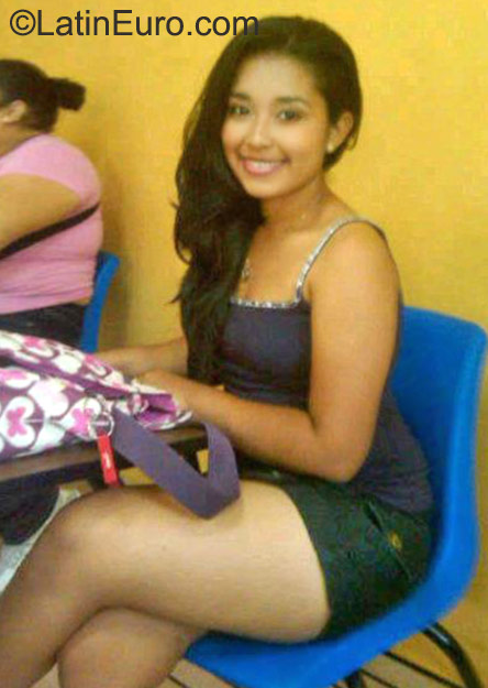 Date this nice looking Panama girl Nicole from Panama City PA706