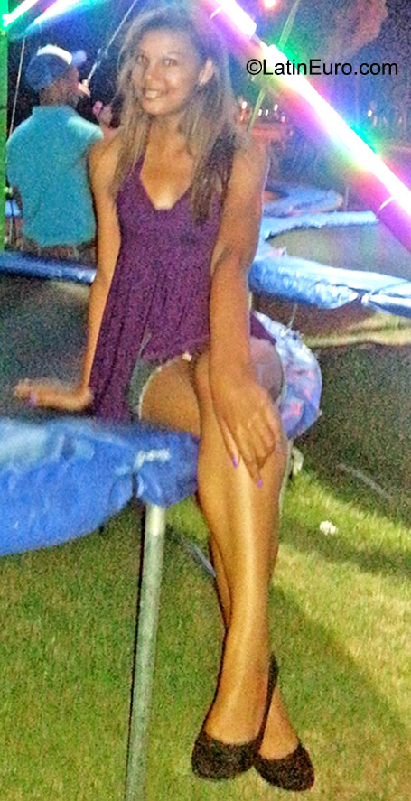 Date this voluptuous Dominican Republic girl Frenis from Santiago DO23431