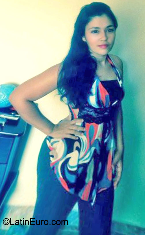 Date this delightful Colombia girl Yohania from Armenia CO18113