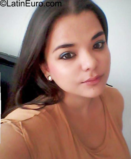 Date this good-looking Colombia girl Ana Maria from Bogota CO18114