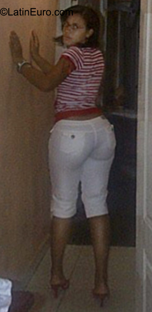 Date this gorgeous Dominican Republic girl Yisel from Santo Domingo DO23462
