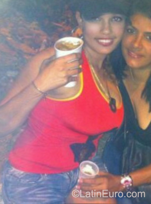 Date this voluptuous Dominican Republic girl Ruth from Santo Domingo DO23496