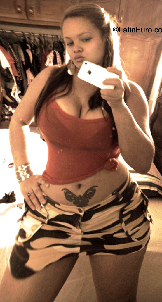Date this stunning Dominican Republic girl Cristal from Santo Domingo DO23488