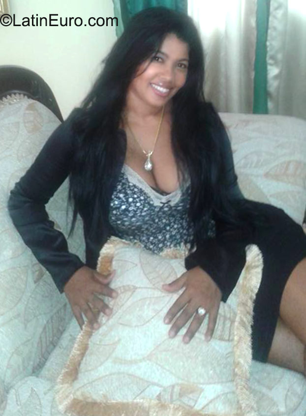 Date this lovely Dominican Republic girl Marleny from Santo Domingo DO23513