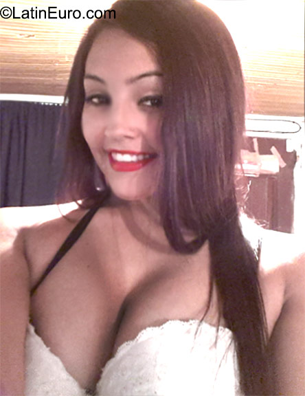 Date this charming Colombia girl Camila from Manizales CO18130