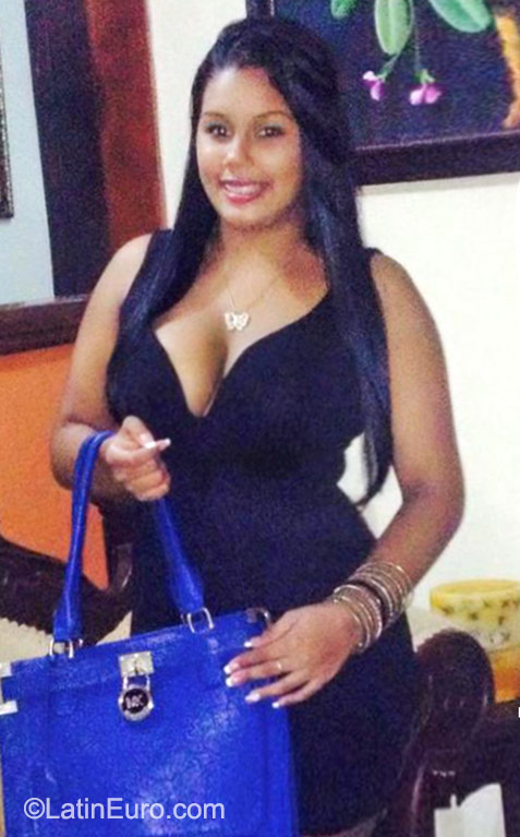 Date this voluptuous Dominican Republic girl Nikarinia from Dajabon DO23562