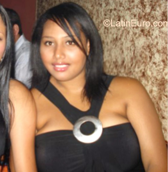 Date this beautiful Colombia girl Melisa from Cali CO18144
