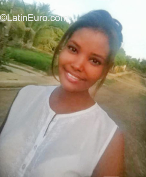 Date this exotic Dominican Republic girl Zuleika from Santo Domingo DO23580